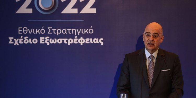 Παρουσίαση του Εθνικού Στρατηγικού Σχεδίου Εξωστρέφειας 2022 (ΕΣΣΕ 2022), Πέμπτη 26 Μαΐου 2022. 
Κατά την παρουσίαση του ΕΣΣΕ 2022, που αποτελεί τον οδικό χάρτη των διεθνών οικονομικών σχέσεων της χώρας μίλησαν ο υπουργός Εξωτερικών Νίκος Δένδιας, ο υφυπουργός Εξωτερικών για την Οικονομική Διπλωματία και την Εξωστρέφεια Κώστας Φραγκογιάννης και ο γενικός γραμματέας Διεθνών Οικονομικών Σχέσεων και Εξωστρέφειας και πρόεδρος της Ελληνικής Εταιρείας Επενδύσεων και Εξωτερικού Εμπορίου (Enterprise Greece) Ιωάννης Σμυρλής.
(ΣΩΤΗΡΗΣ ΔΗΜΗΤΡΟΠΟΥΛΟΣ/EUROKINISSI)